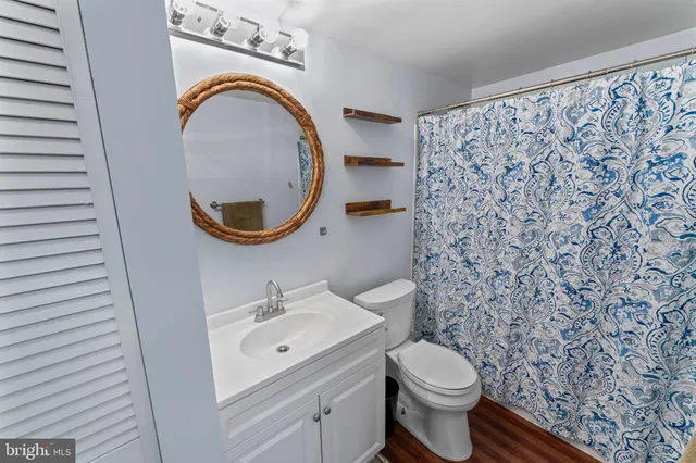 $2,400 | 301 South Reynolds Street, Unit 202, Alexandria, VA 22304