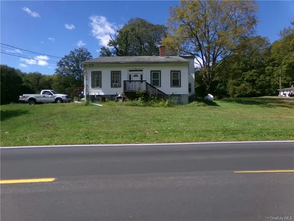 $325,000 | 991-995191-195 North Quaker Lane North, Unit 191195, Hyde Park, NY 12538