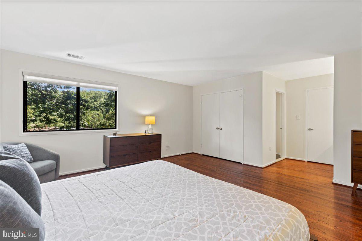 9411 Fernwood Road Bethesda, MD 20817 - Photo 17 of 28 a bedroom with a bed and a window
