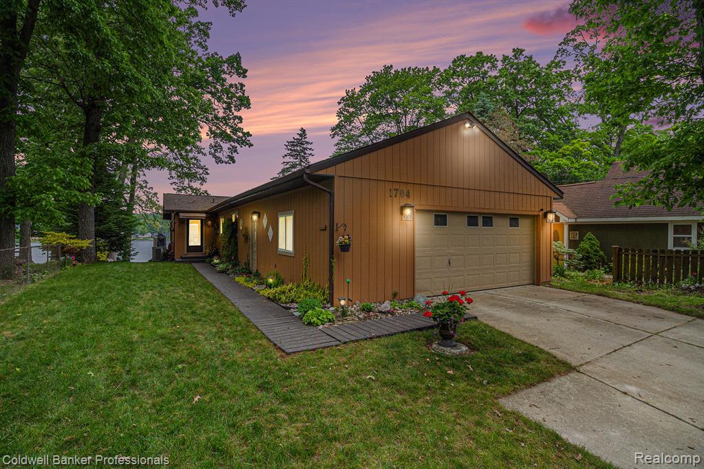 1704 Clark Lake Road Brighton, MI 48114 - Photo 2 of 39 Gallery Image 2