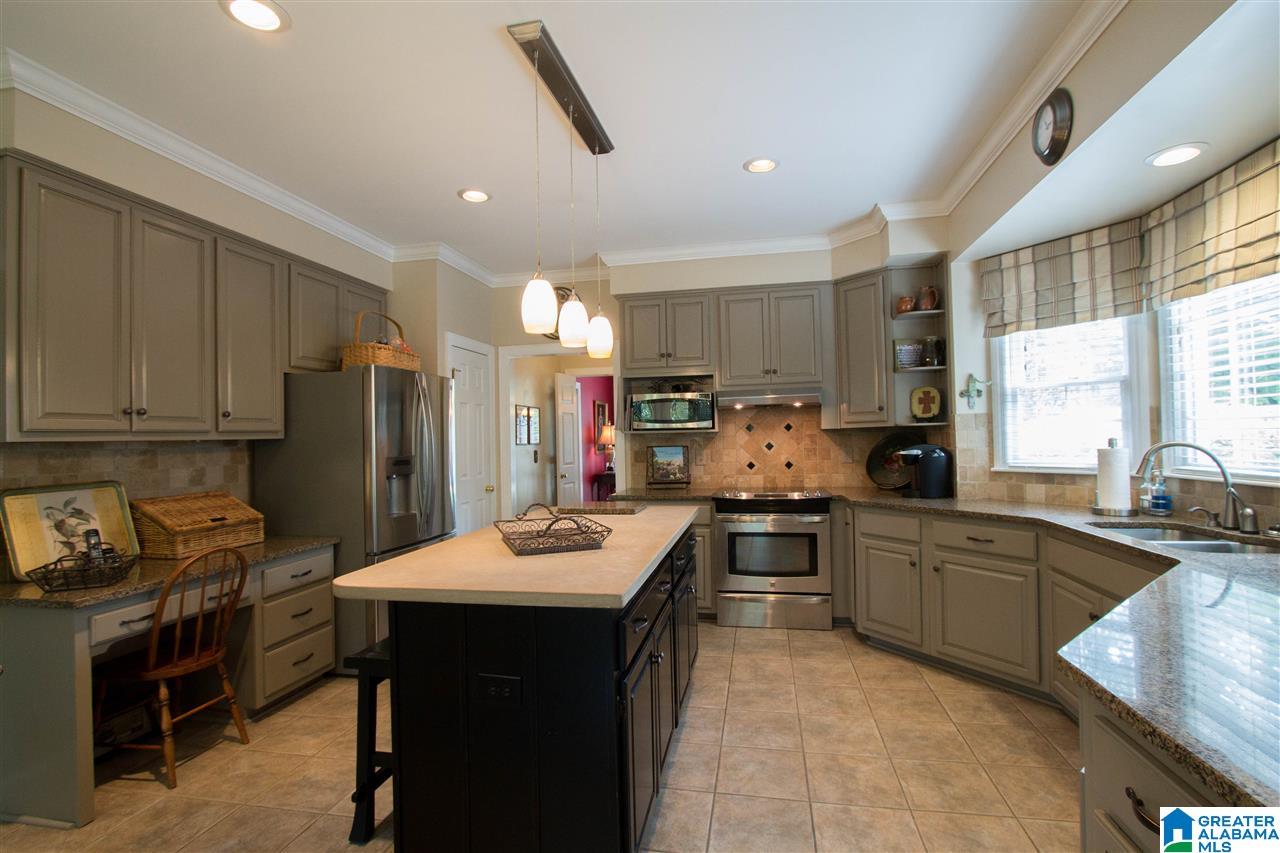 305 Newgate Court Alabaster, AL 35007 - Photo 12 of 50