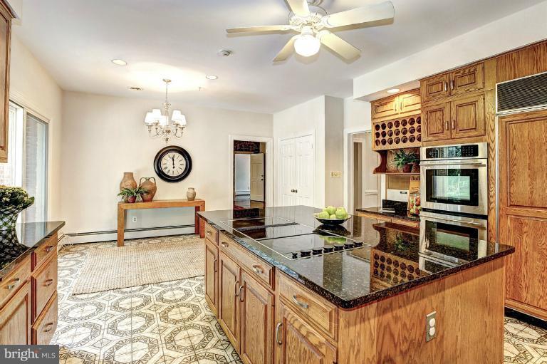 10813 Tara Road Potomac, MD 20854 - Photo 6 of 11 Kitchen