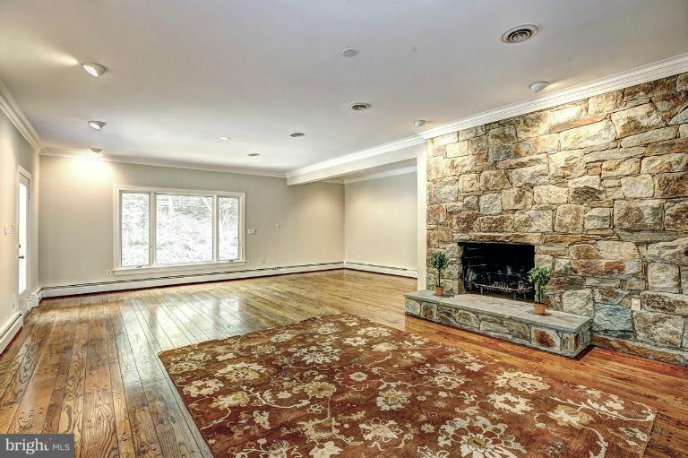 10813 Tara Road Potomac, MD 20854 - Photo 7 of 11 Family Room
