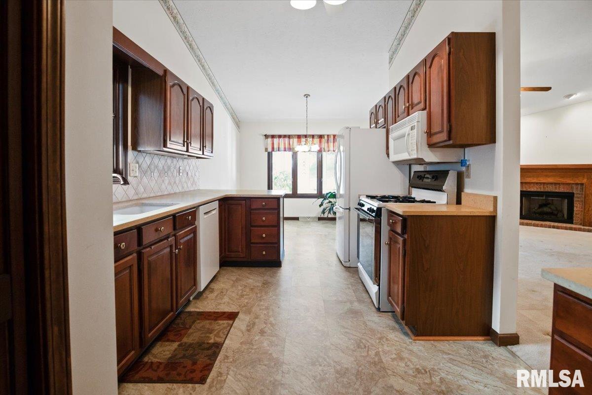 2312 Flaxen Mill Court Springfield, IL 62704 - Photo 7 of 19