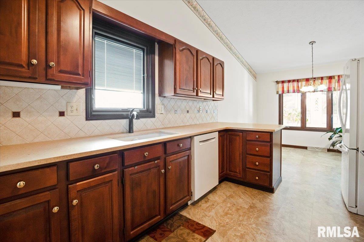 2312 Flaxen Mill Court Springfield, IL 62704 - Photo 8 of 19