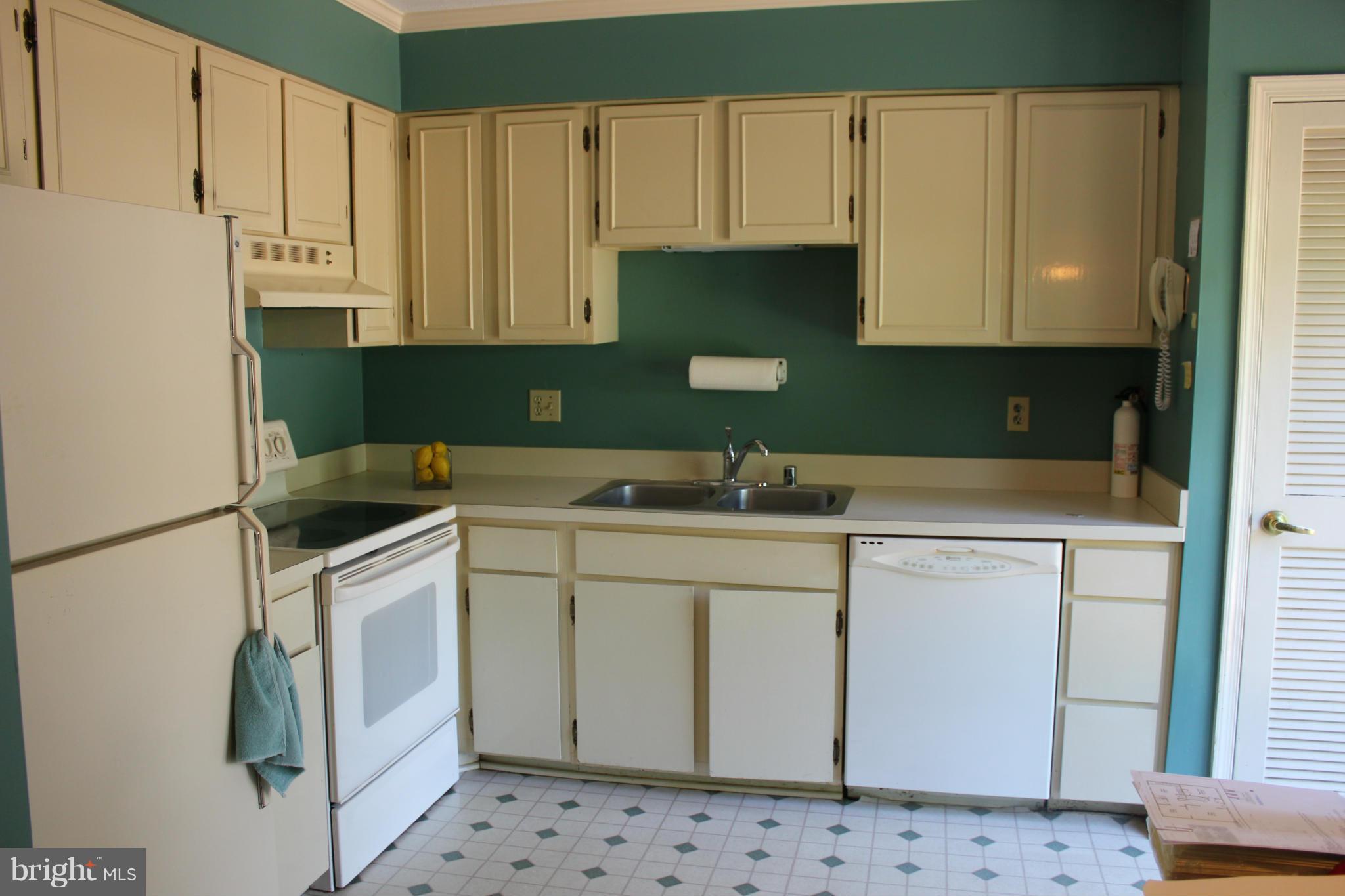 5940 Seabright Road Springfield, VA 22152 - Photo 14 of 19 Kitchen