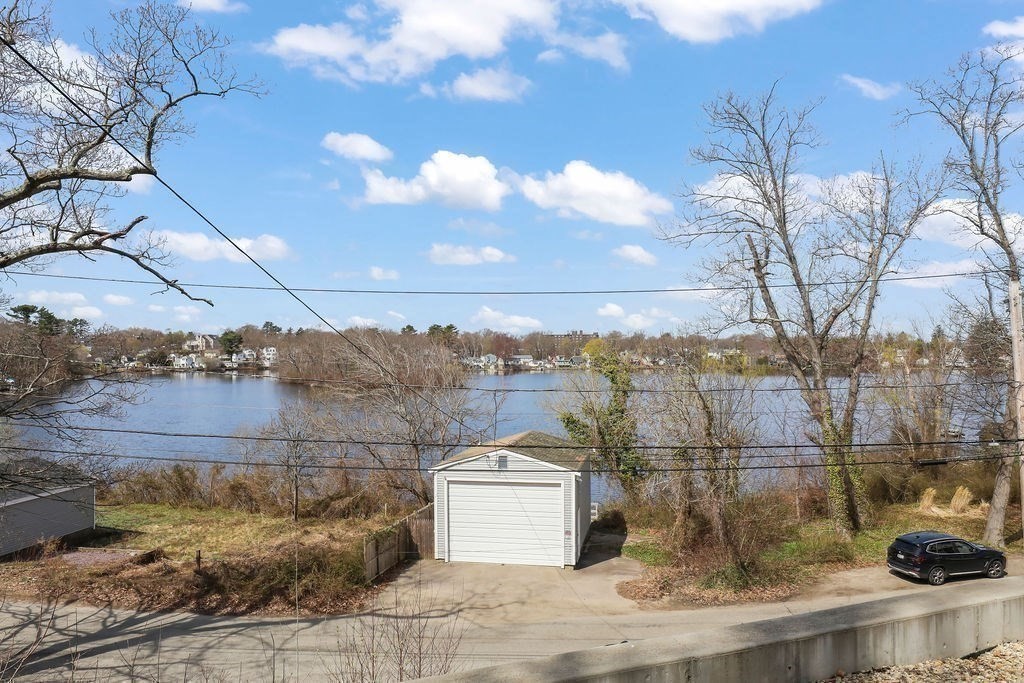 111 Westminster Road Weymouth, MA 02189 - Photo 7 of 41