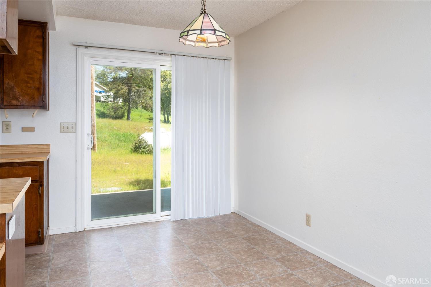 5081 Smith Road Mariposa, CA 95338 - Photo 12 of 54 Gallery Image 12