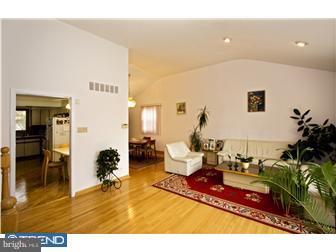 9732 Portis Road Philadelphia, PA 19115 - Photo 5 of 12 Living Room