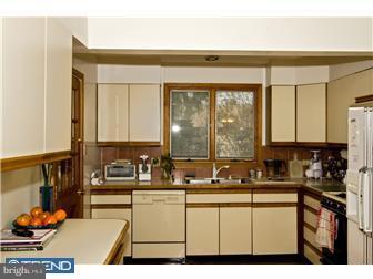 9732 Portis Road Philadelphia, PA 19115 - Photo 7 of 12 Kitchen