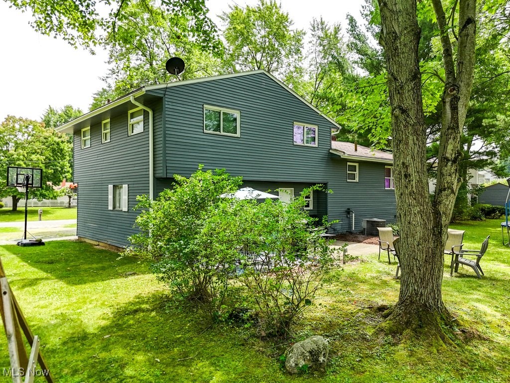 120 North Oakmont Road Northfield, OH 44067 - Photo 5 of 30
