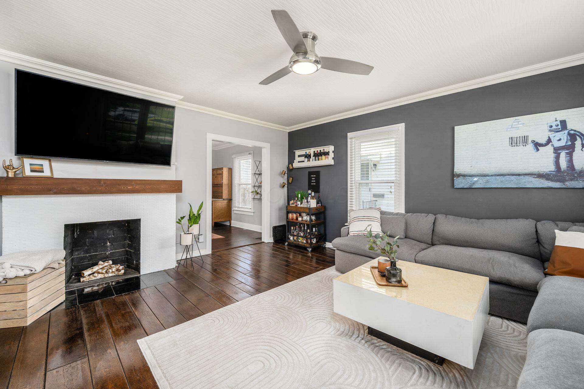 871 Copeland Road Columbus, OH 43212 - Photo 7 of 58 Living Room