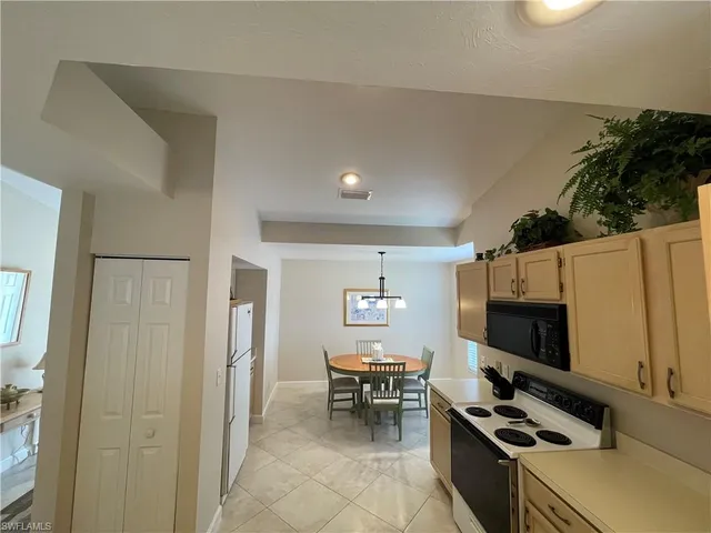 $4,500 | 440 Wiggins Lake Court, Unit 201, Naples, FL 34110