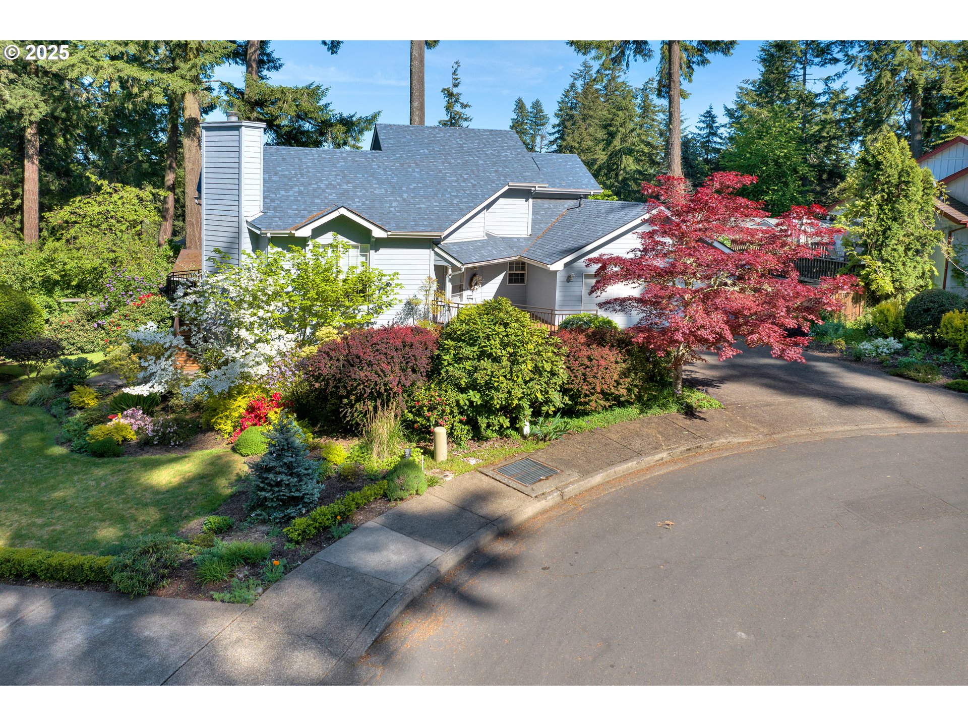 3348 Storey Boulevard Eugene, OR 97405 - Photo 2 of 47 a front view of a house with a yard and fountain
