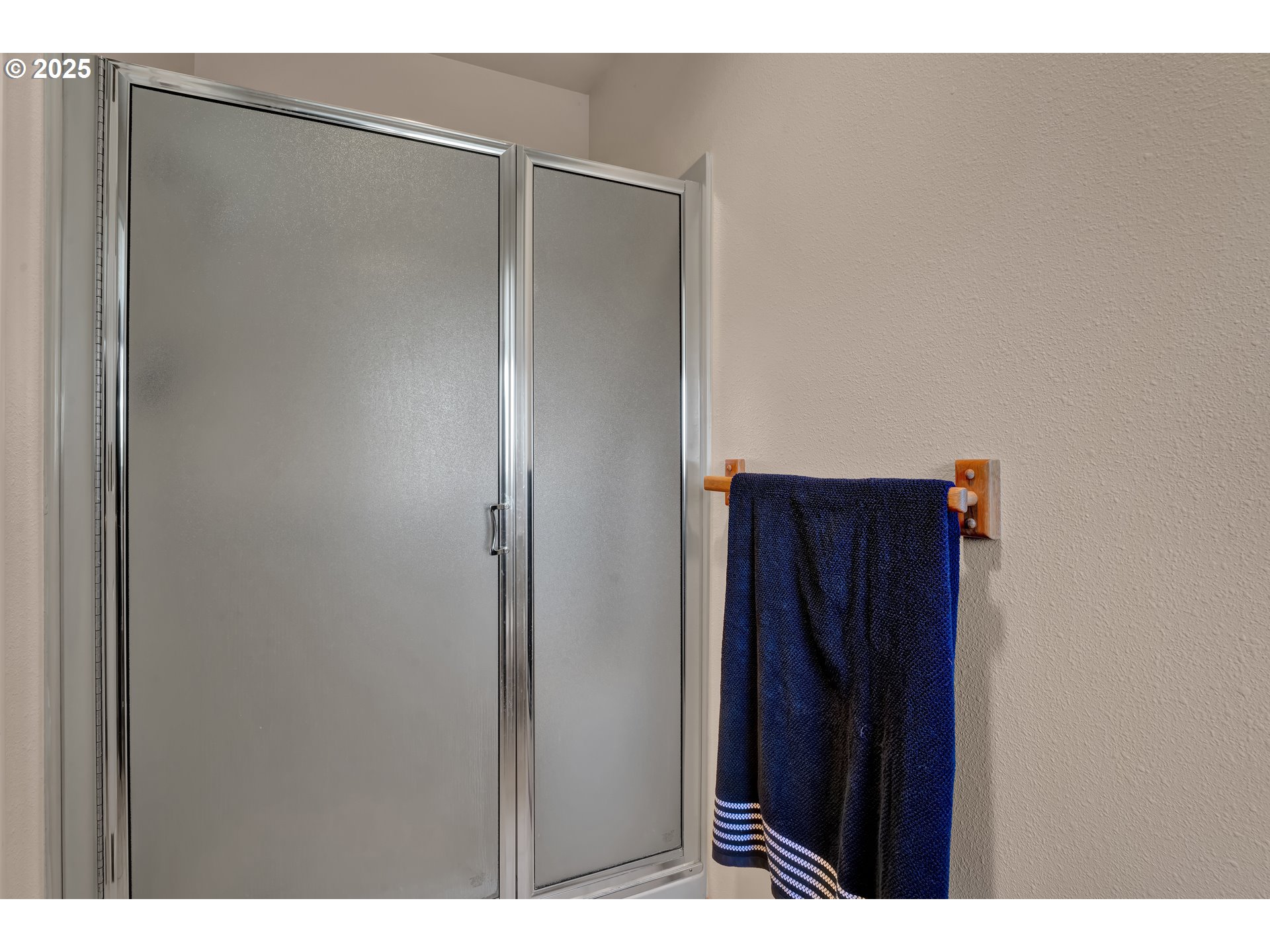 3348 Storey Boulevard Eugene, OR 97405 - Photo 30 of 47 a view of closet area