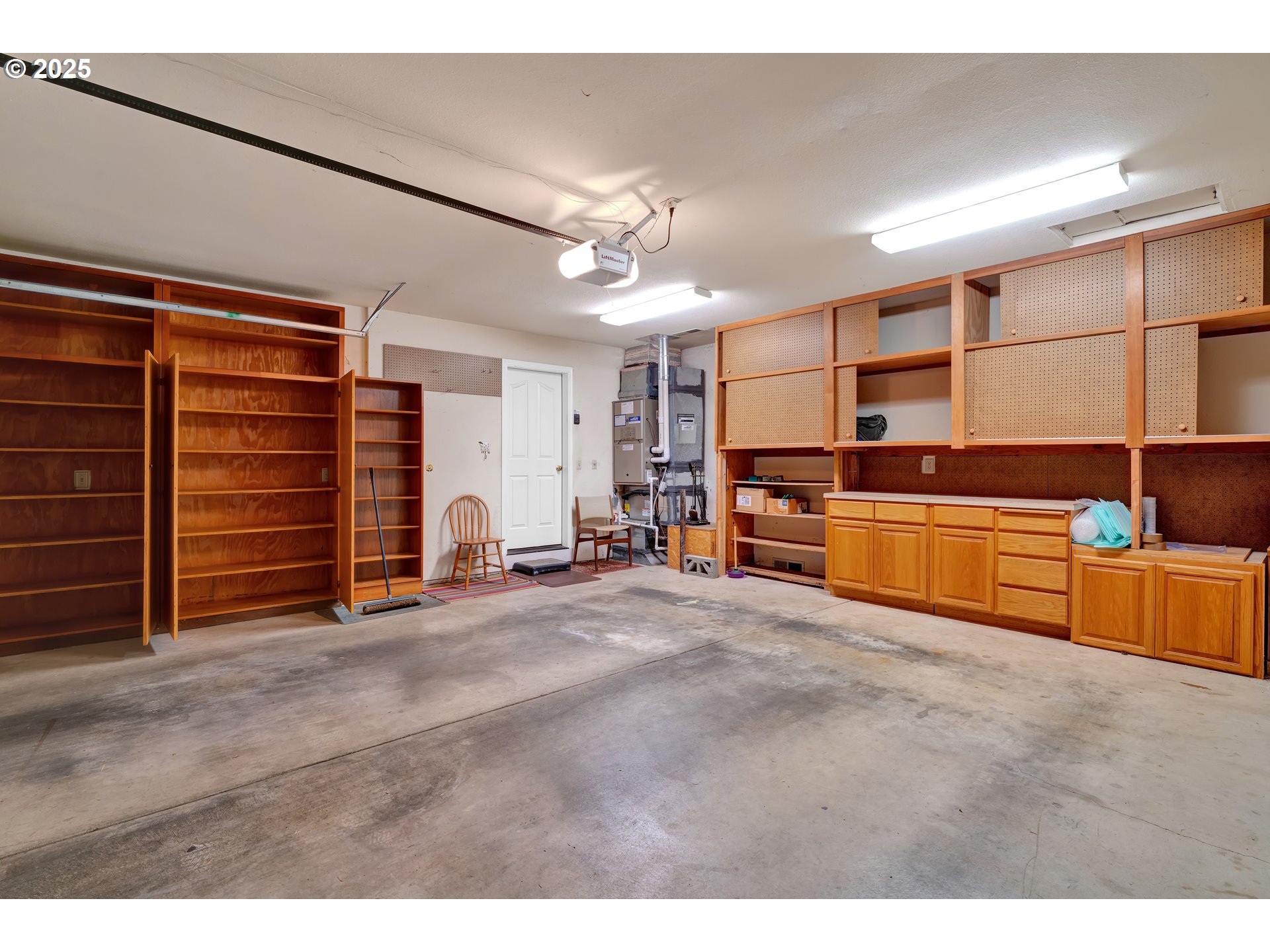 3348 Storey Boulevard Eugene, OR 97405 - Photo 38 of 47 a view of a livingroom with furniture and a ceiling fan