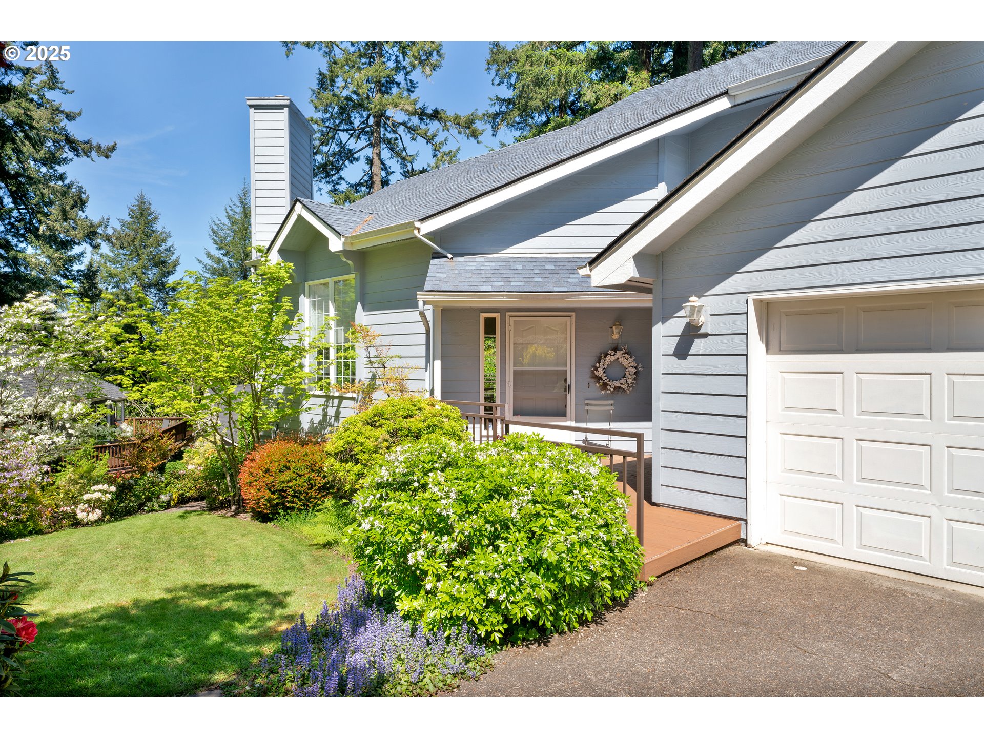 3348 Storey Boulevard Eugene, OR 97405 - Photo 5 of 47 a view of a back yard of the house