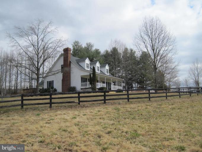 11470 Bears Den Road Marshall, VA 20115 - Photo 3 of 11 Exterior (Main)