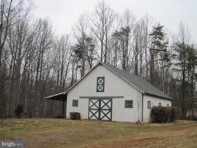 11470 Bears Den Road Marshall, VA 20115 - Photo 8 of 11 Barn