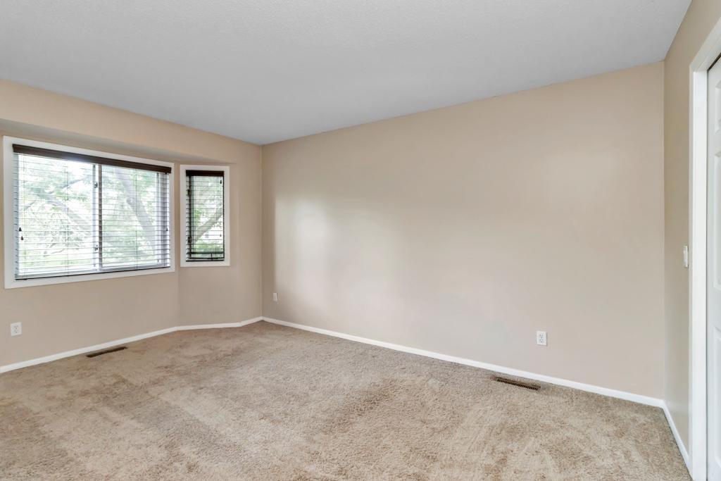 1038 Boston Hill Road Eagan, MN 55123 - Photo 20 of 36 Gallery Image 20