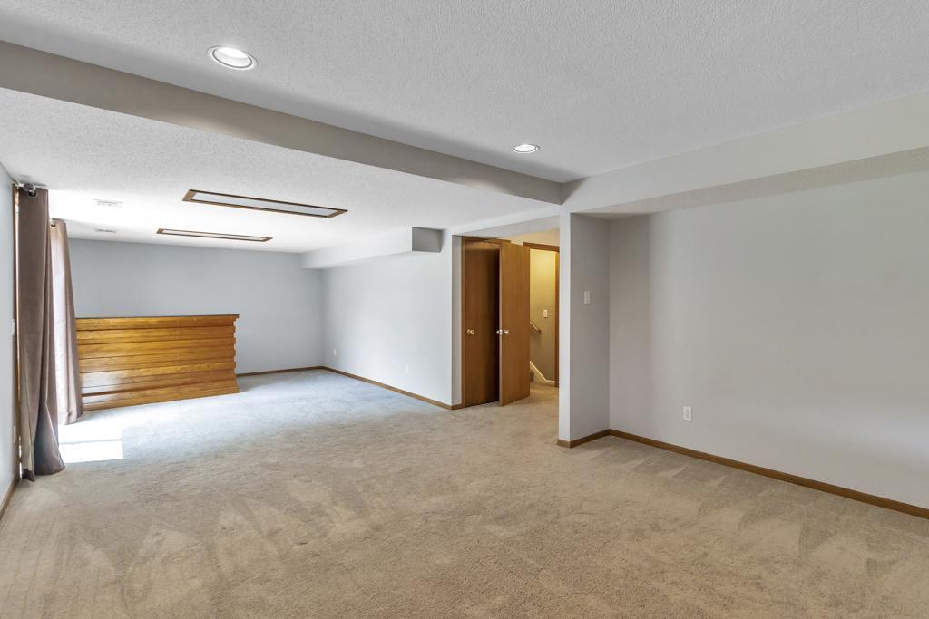 1038 Boston Hill Road Eagan, MN 55123 - Photo 21 of 36 Gallery Image 21