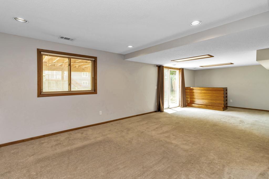 1038 Boston Hill Road Eagan, MN 55123 - Photo 22 of 36 Gallery Image 22