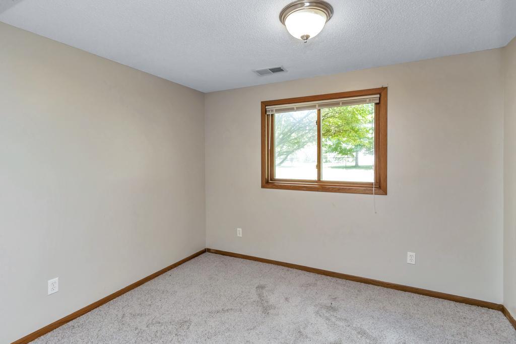 1038 Boston Hill Road Eagan, MN 55123 - Photo 25 of 36 Gallery Image 25