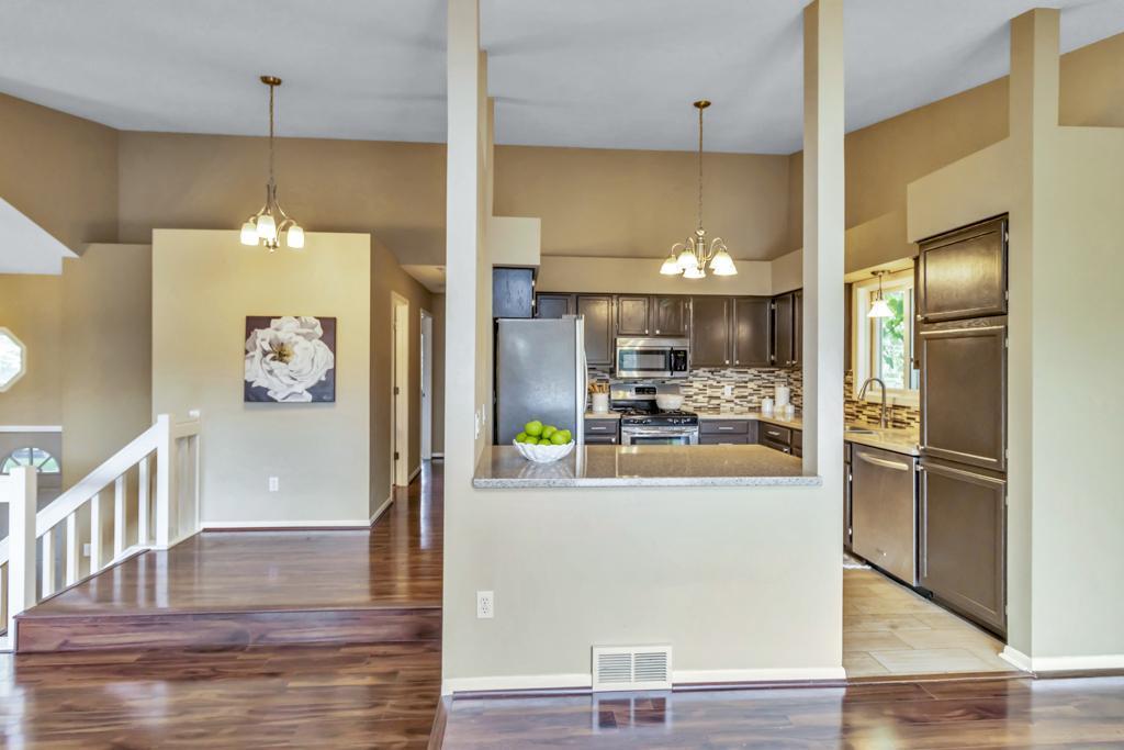 1038 Boston Hill Road Eagan, MN 55123 - Photo 8 of 36 Gallery Image 8