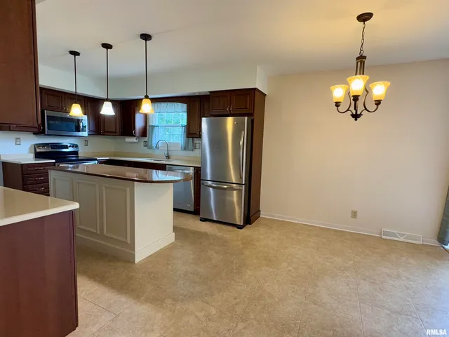 $184,000 | 1347 Carolbeth Avenue, Macomb, IL 61455