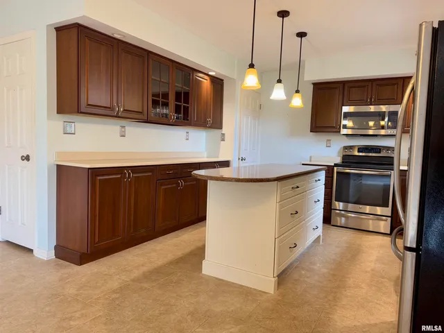 $184,000 | 1347 Carolbeth Avenue, Macomb, IL 61455