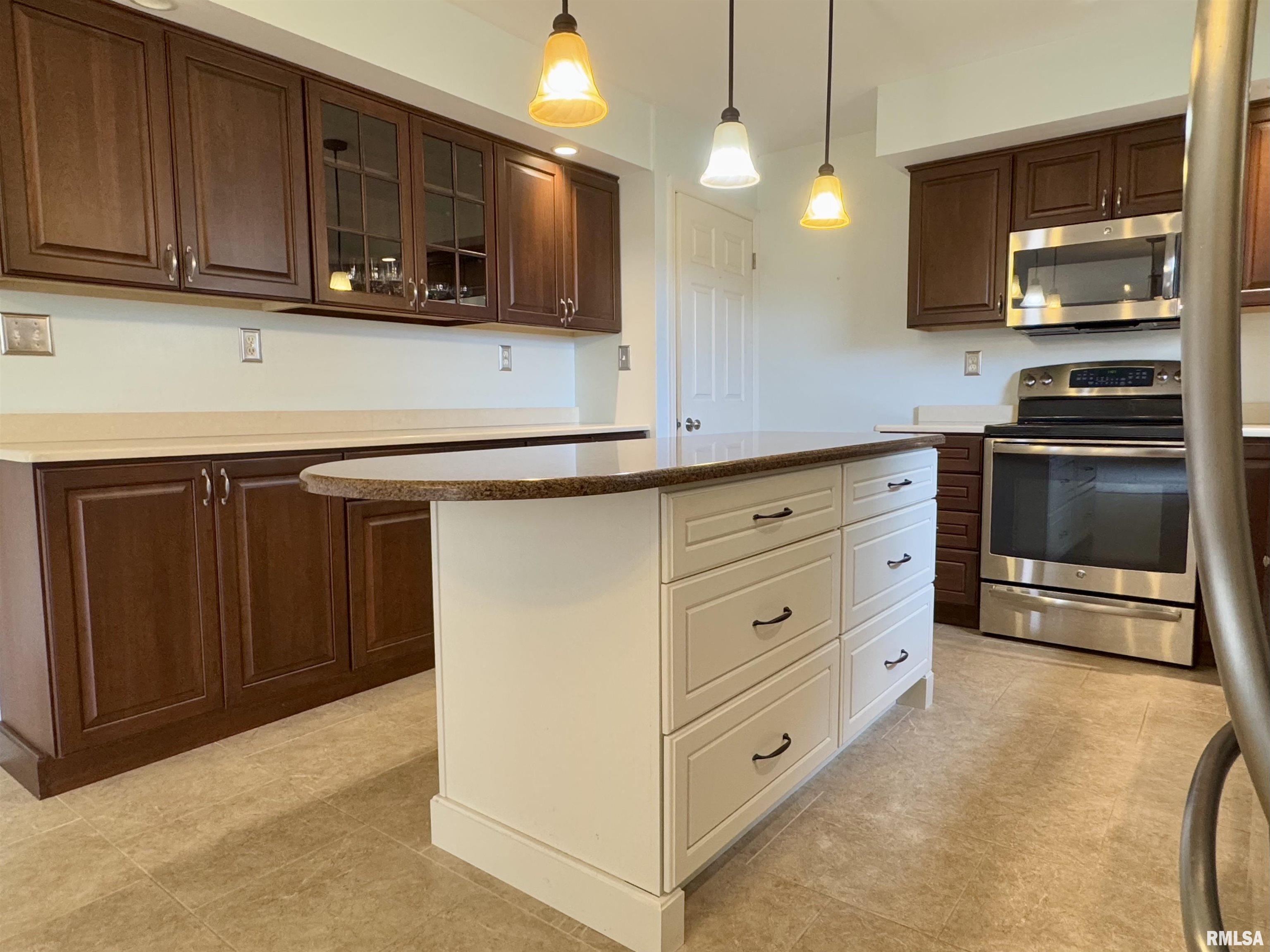 1347 Carolbeth Avenue Macomb, IL 61455 - Photo 14 of 42