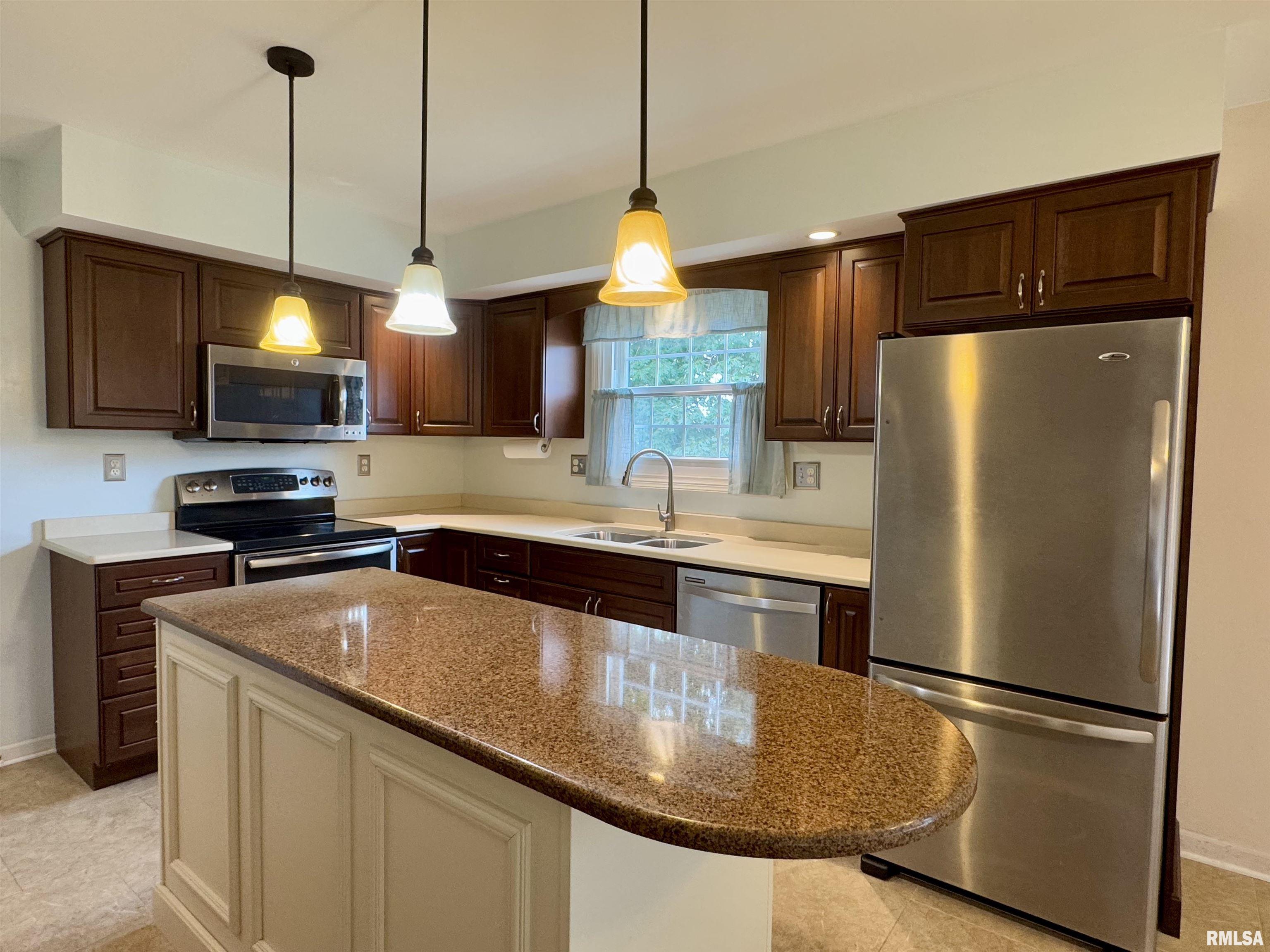 1347 Carolbeth Avenue Macomb, IL 61455 - Photo 16 of 42