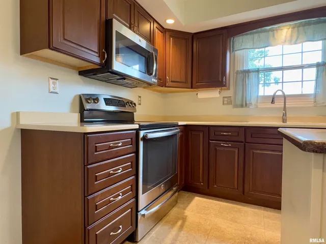 $184,000 | 1347 Carolbeth Avenue, Macomb, IL 61455