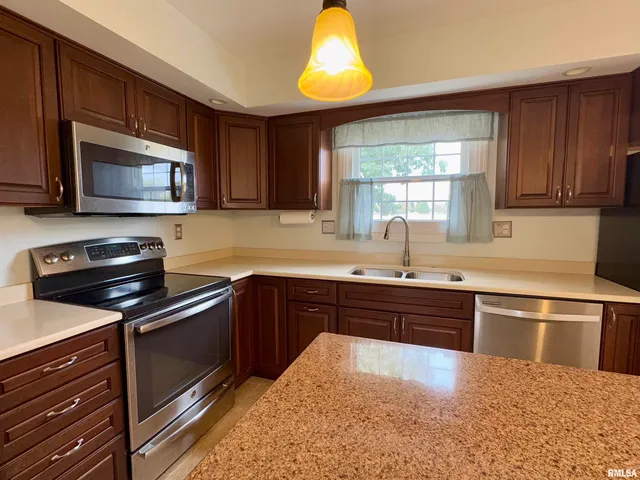 $184,000 | 1347 Carolbeth Avenue, Macomb, IL 61455