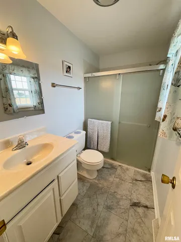 $184,000 | 1347 Carolbeth Avenue, Macomb, IL 61455