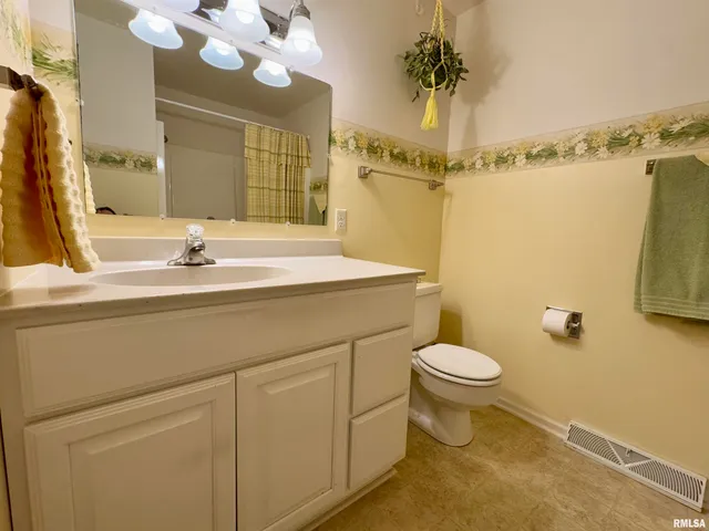 $184,000 | 1347 Carolbeth Avenue, Macomb, IL 61455