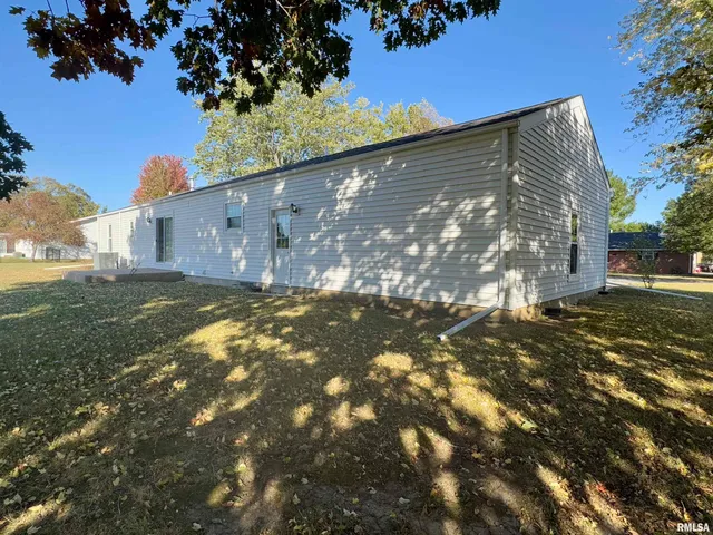 $184,000 | 1347 Carolbeth Avenue, Macomb, IL 61455