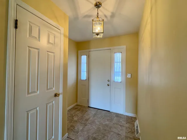 $184,000 | 1347 Carolbeth Avenue, Macomb, IL 61455