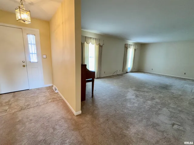 $184,000 | 1347 Carolbeth Avenue, Macomb, IL 61455