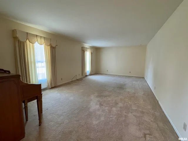 $184,000 | 1347 Carolbeth Avenue, Macomb, IL 61455