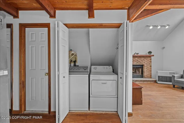a view of kitchen with washer and dryer
