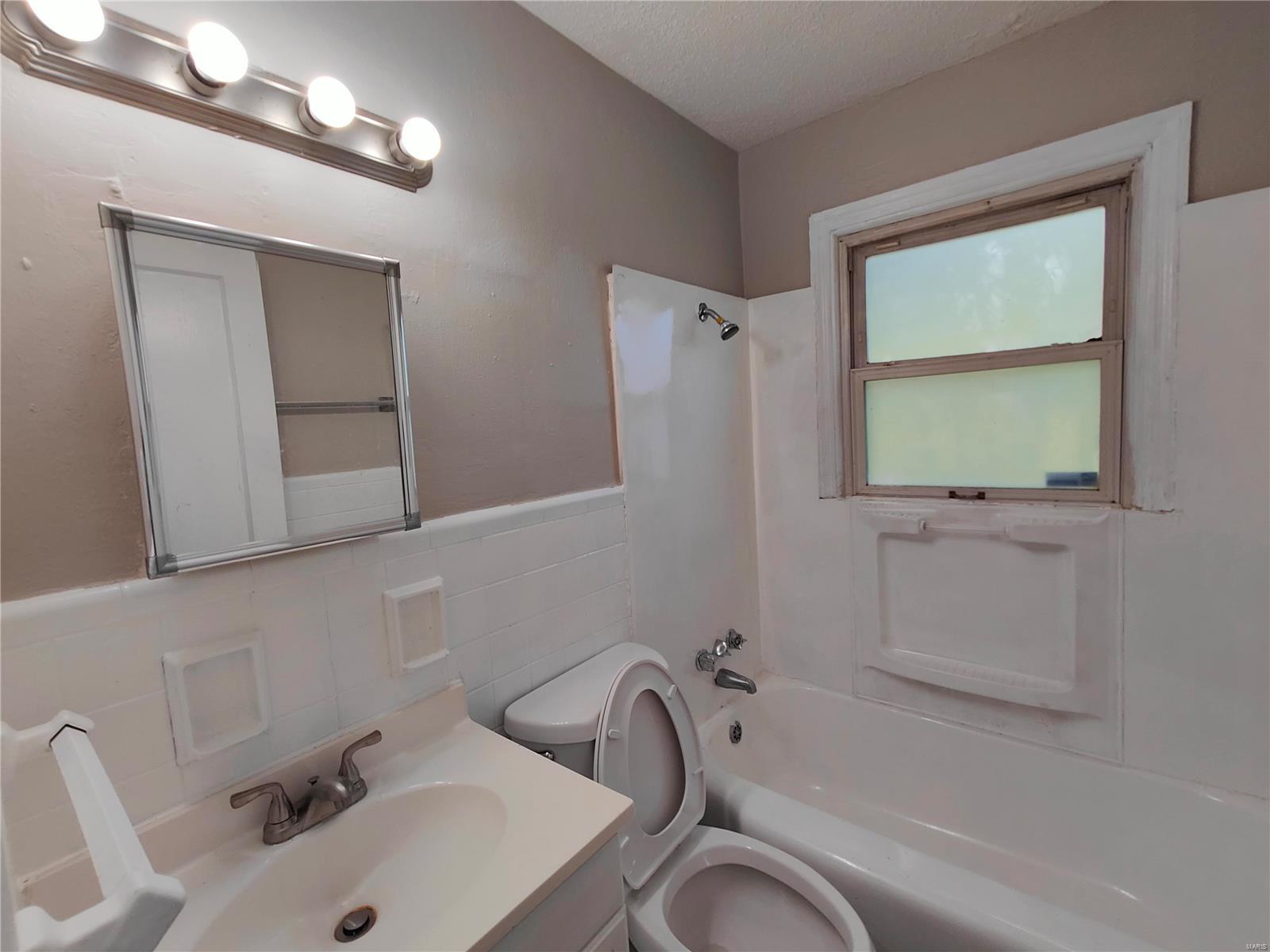 6121 Washington Avenue Berkeley, MO 63134 - Photo 13 of 20