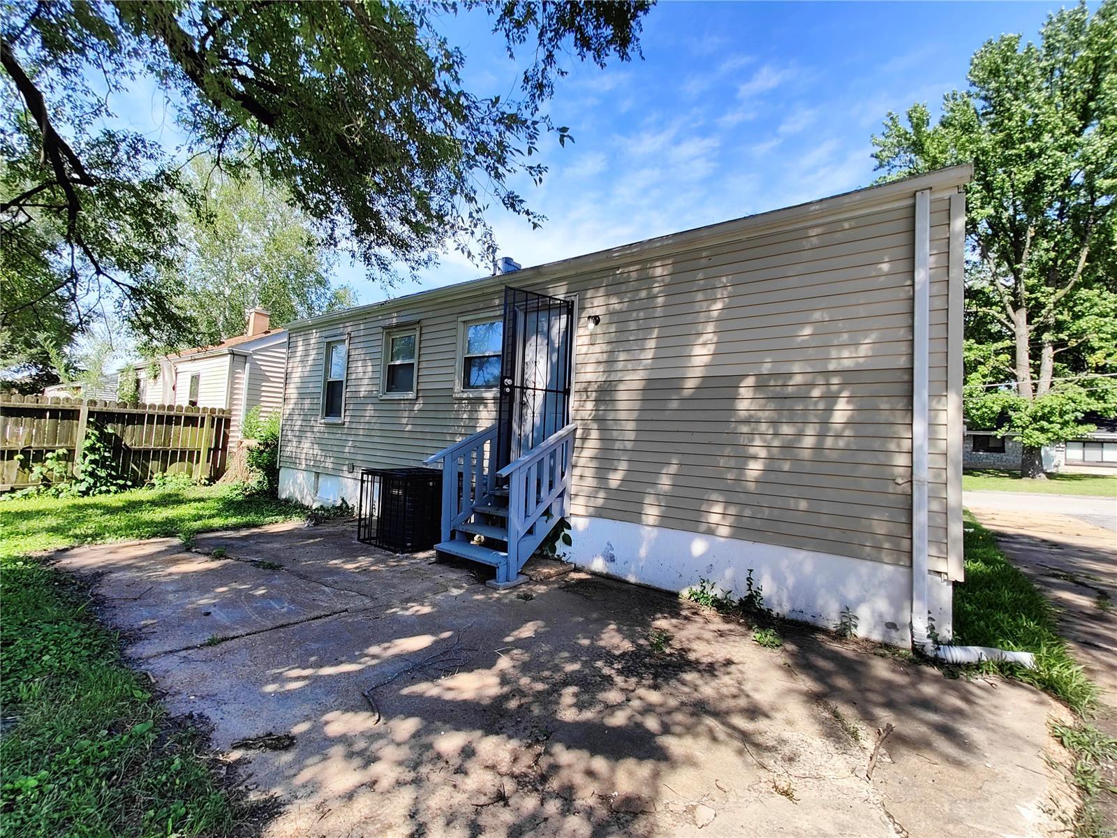 6121 Washington Avenue Berkeley, MO 63134 - Photo 3 of 20