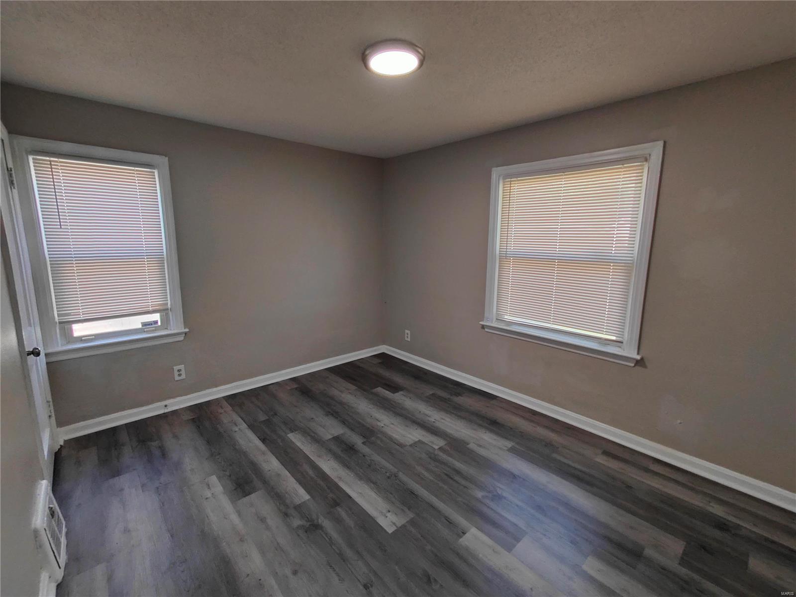 6121 Washington Avenue Berkeley, MO 63134 - Photo 9 of 20