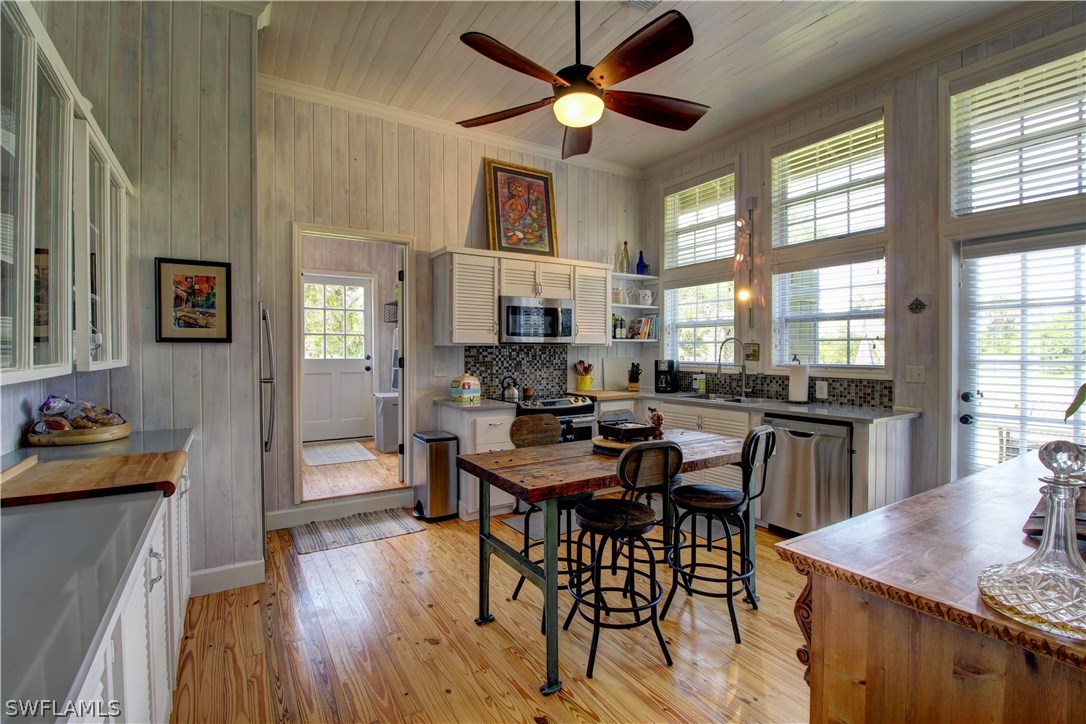 6998 Pineland Road Bokeelia, FL 33922 - Photo 4 of 25 Gallery Image 4