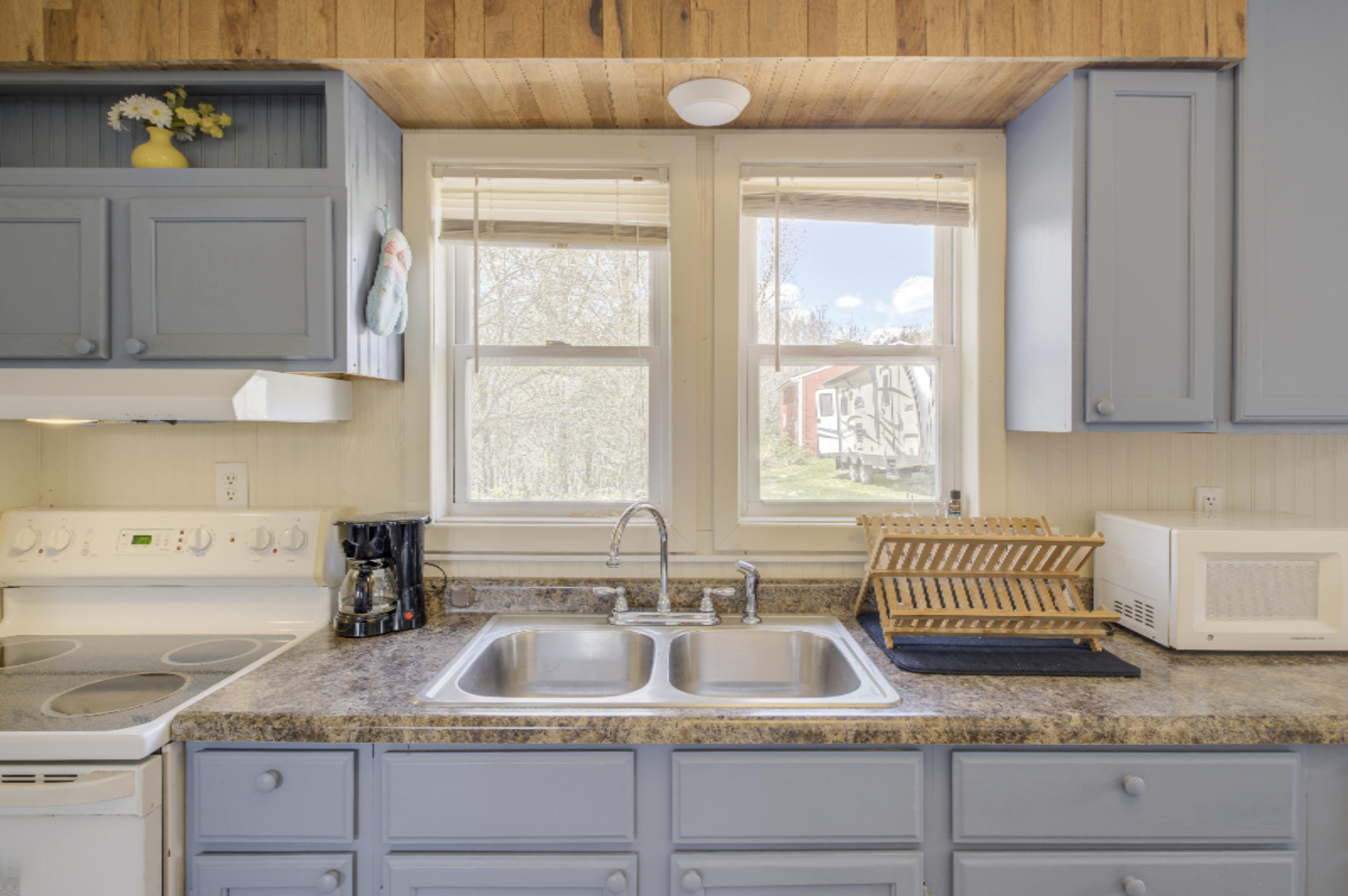 6324 Rose Road Delton, MI 49046 - Photo 7 of 45 Photo-24