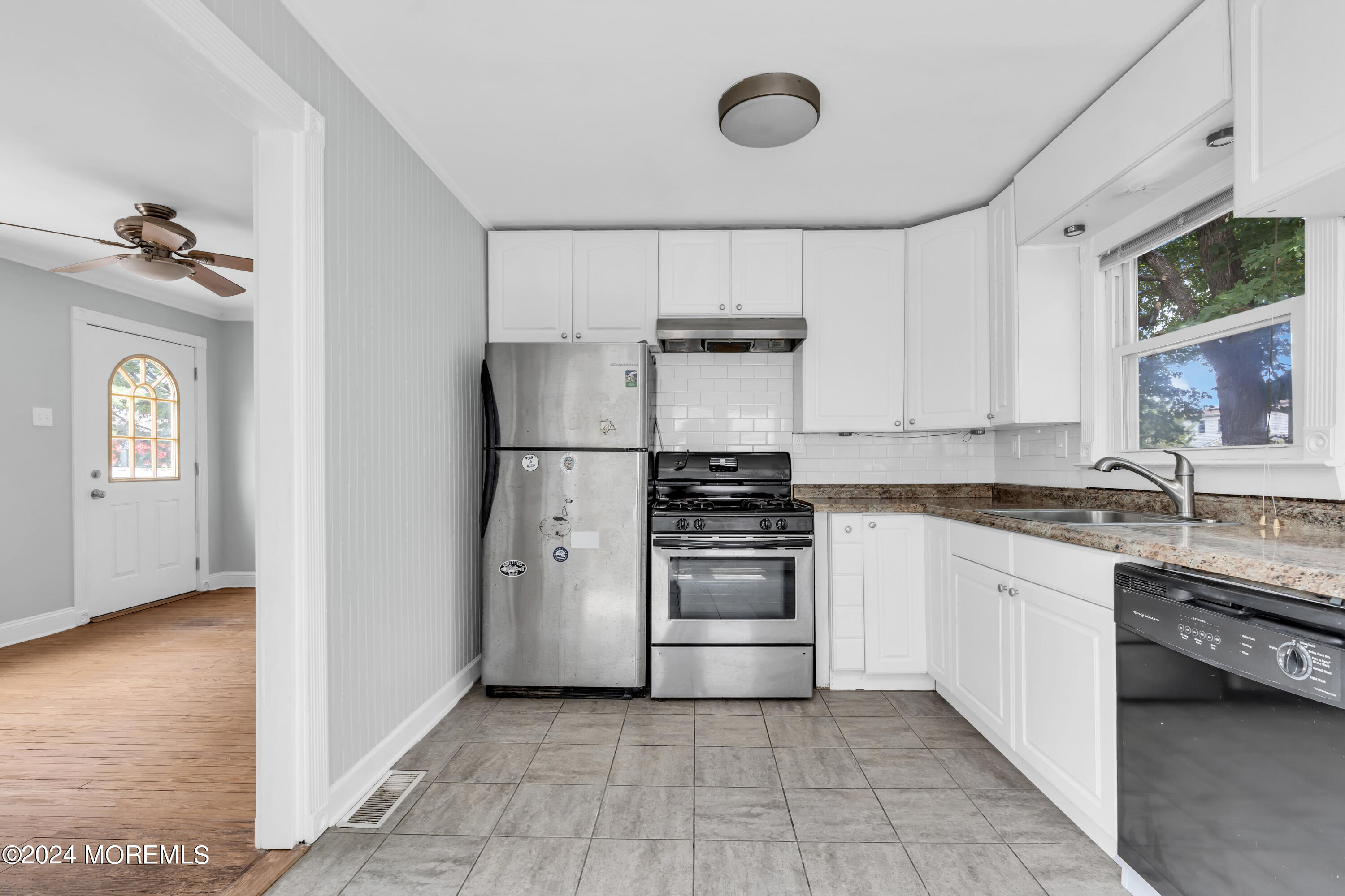 527 Garfield Avenue Toms River, NJ 08753 - Photo 10 of 25 014_dsc03522_859