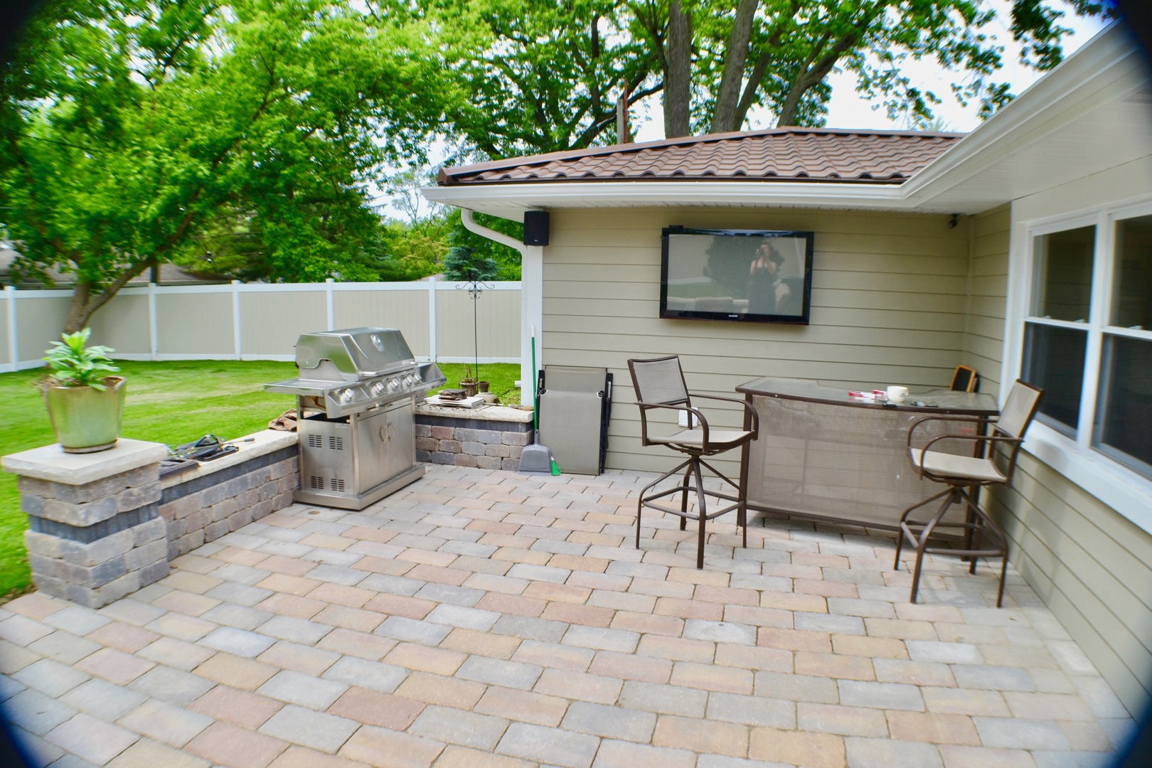 2014 Driving Park Road Wheaton, IL 60187 - Photo 27 of 32 a house view with a seating space