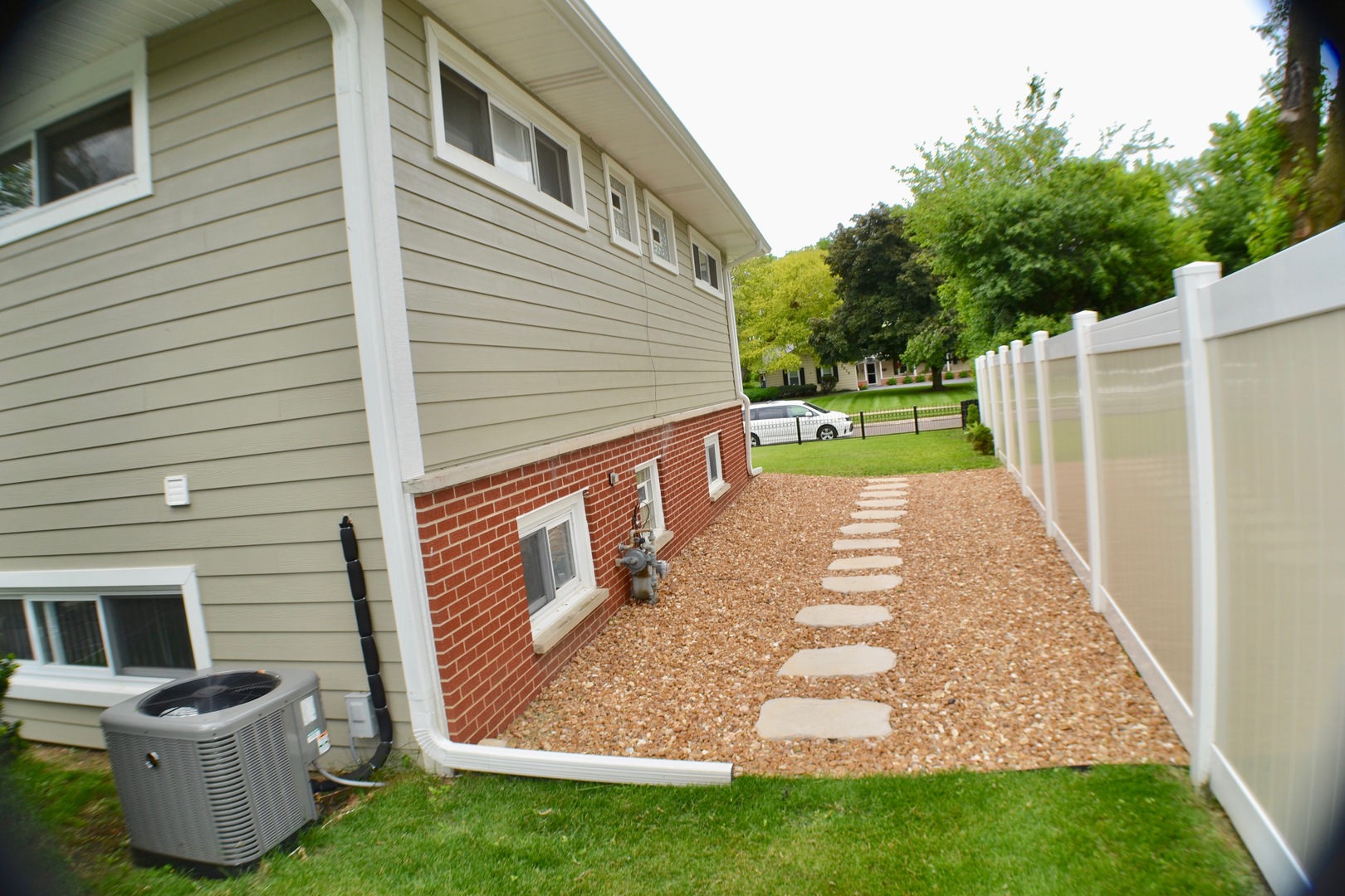 2014 Driving Park Road Wheaton, IL 60187 - Photo 31 of 32 a view of a back yard of the house