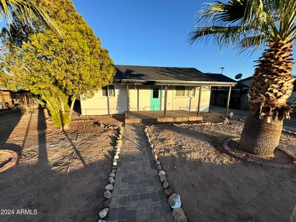 $205,000 | 745 San Pedro Drive, Mammoth, AZ 85618